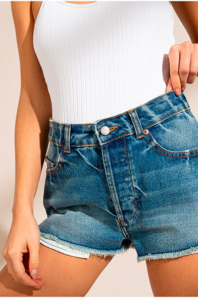 фото Женские джинсовые шорты со средней талией trigger hippie roxy