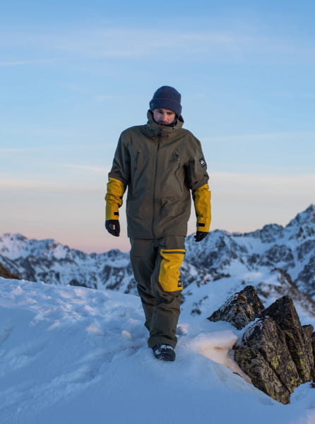 фото Сноубордическая куртка hiking path quiksilver